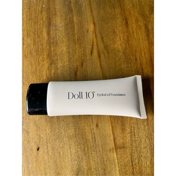 Doll 10 HydraGel Foundation Medium Shade NWT

Shade: medium/light

Shade descrip - Picture 2 of 4